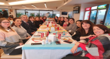 Perpa A Blok Başkanı Hasan SEZGİN, geleneksel 8 Mart kutlama yemeğinde kadın personeli ile biraraya geldi. 