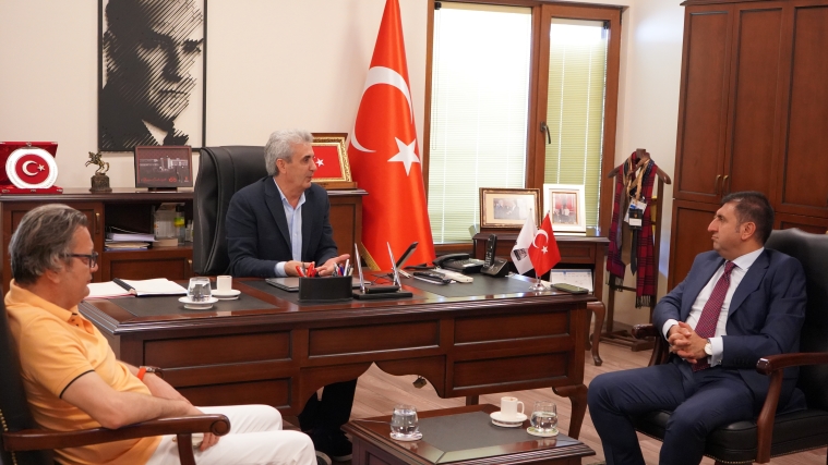 İstanbul Milli Eğitim Müdürü Doç. Dr. Murat Mücahit YENTÜR Yöneticiliğimizi ziyaret etti.