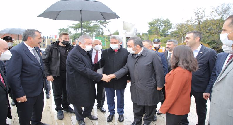 TBMM Başkanvekili, Milletvekili Celal ADAN, MHP milletvekilleri ve MHP Heyeti Perpa Ticaret Merkezi'ni ziyaret etti.