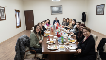 Perpa A Blok Başkanı Hasan SEZGİN, geleneksel 8 Mart kutlama yemeğinde kadın personeli ile biraraya geldi.   