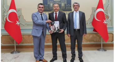 Perpa A ve B Blok Yöneticilikleri İstanbul Valisi Ali YERLİKAYA'yı makamında ziyaret ettiler. 