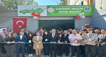 Türkiye’nin İlk Elektrikli Araçlar Eğitim Merkezi Açıldı 
